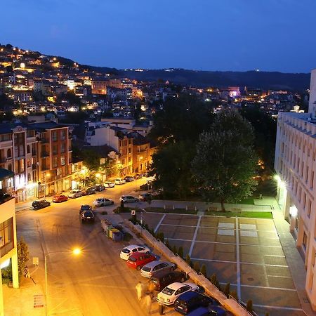 City Hotel Veliko Tărnovo Exteriör bild