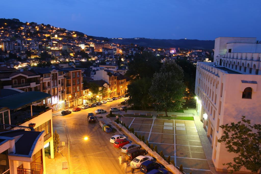 City Hotel Veliko Tărnovo Exteriör bild